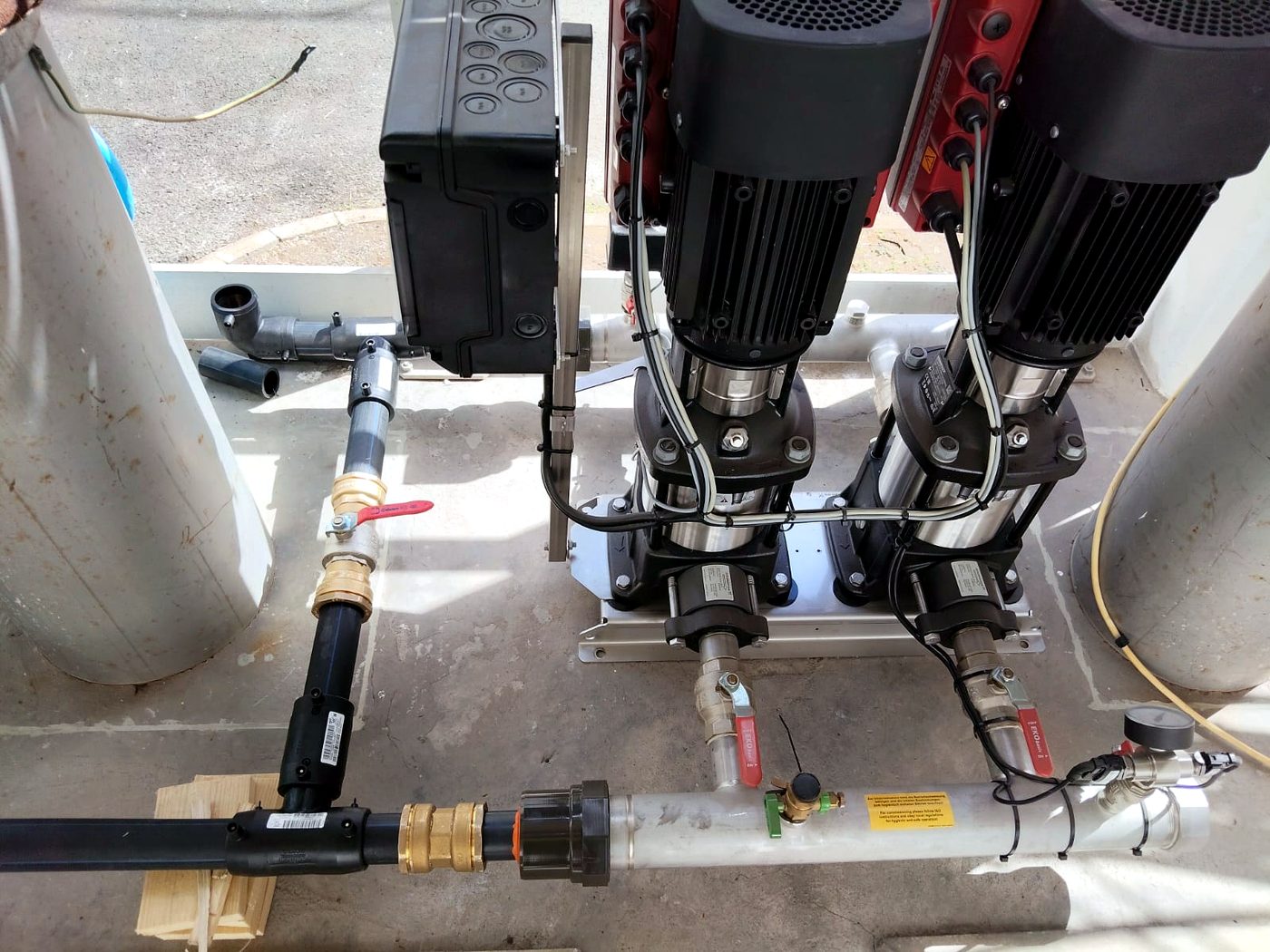 Installation d'un surpresseur — pompes et collecteurs posés par JP Technic