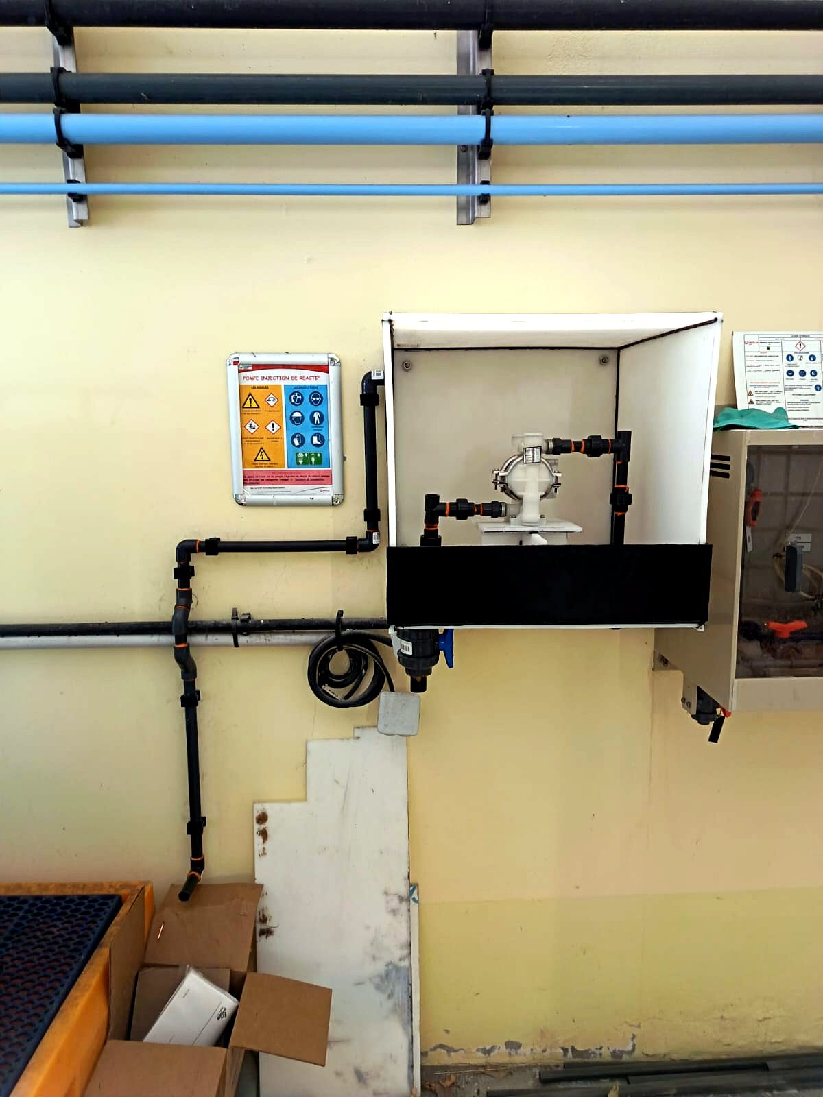 Armoire de dosage et traitement de l'eau installée par JP Technic