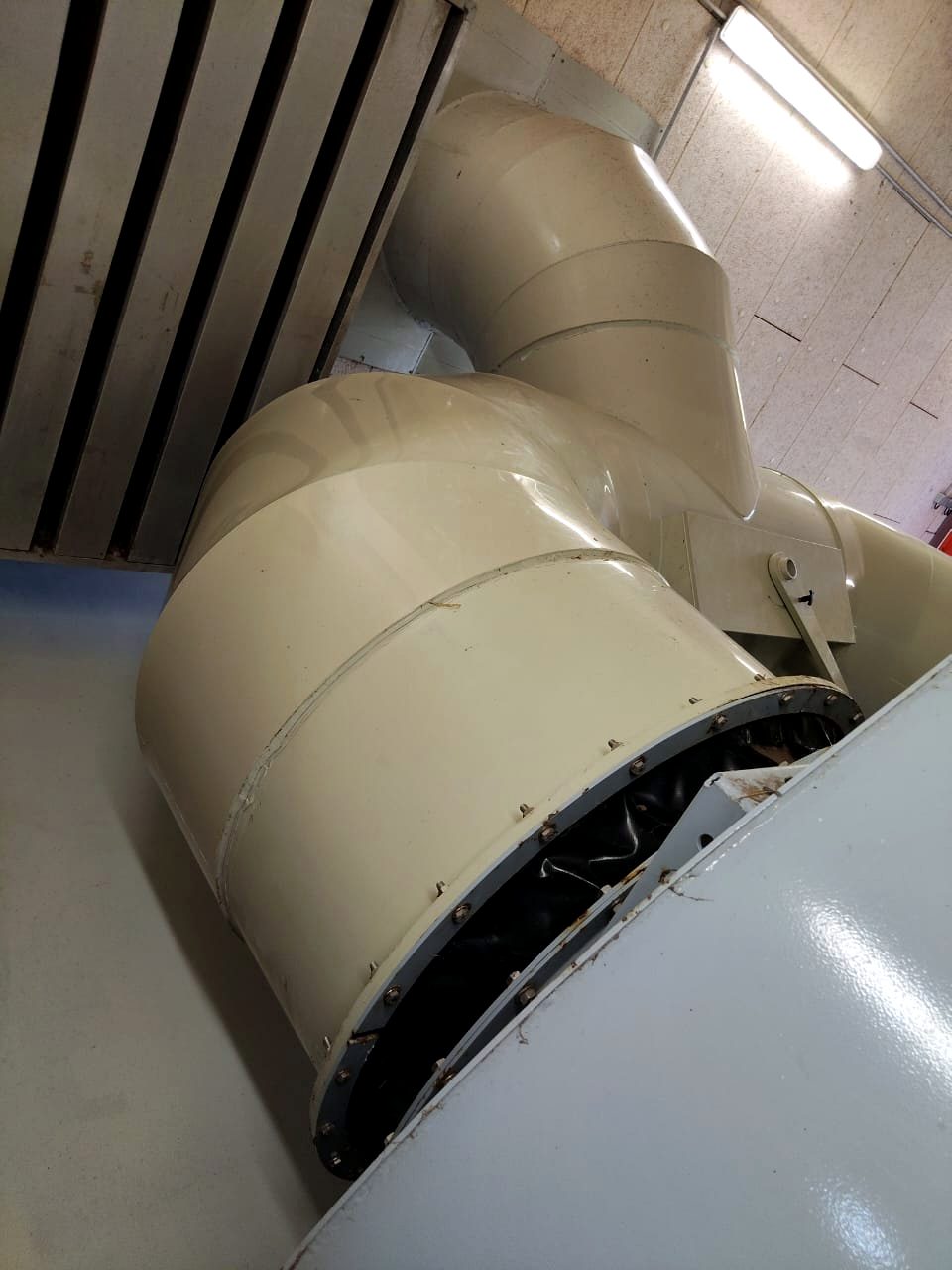 Gaines de ventilation de forte section installées par JP Technic en local technique